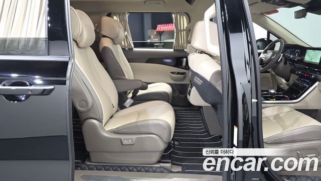Kia Canival 2023 — photo 17