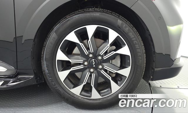 Kia Canival 2023 — photo 7