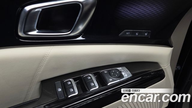 Kia Canival 2023 — photo 28