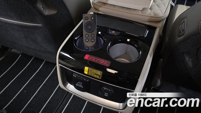Kia Canival 2023 — photo 33