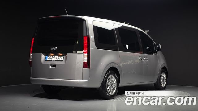 Hyundai Staria 2025 — photo 2