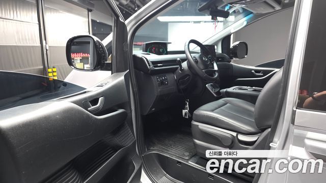 Hyundai Staria 2025 — photo 13
