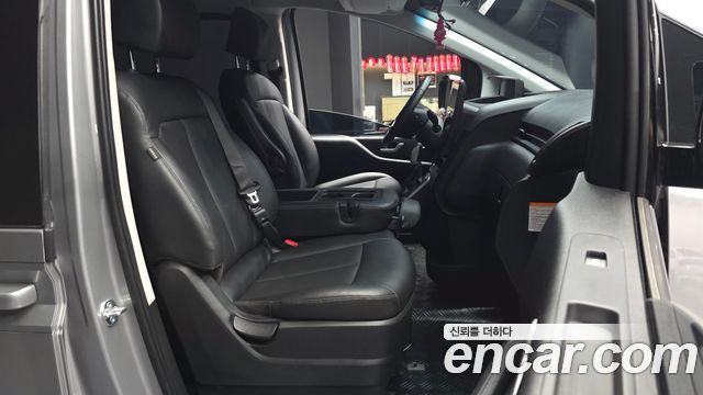 Hyundai Staria 2025 — photo 17