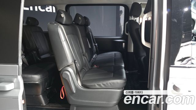 Hyundai Staria 2025 — photo 18