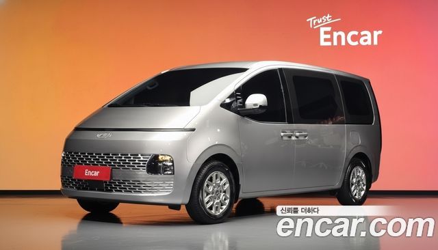 Hyundai Staria 2025 — photo 1