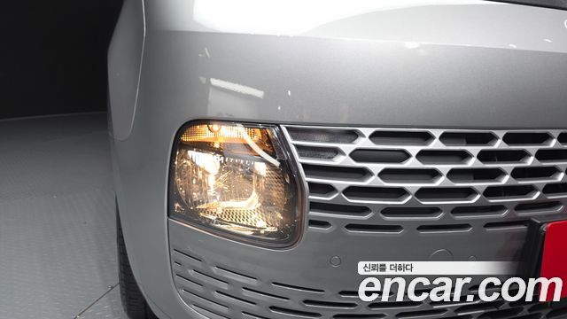 Hyundai Staria 2025 — photo 8