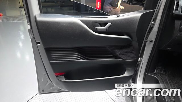 Hyundai Staria 2025 — photo 14