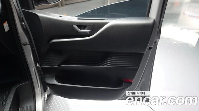 Hyundai Staria 2025 — photo 15