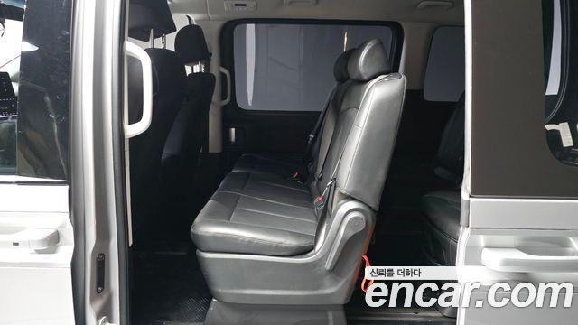Hyundai Staria 2025 — photo 16