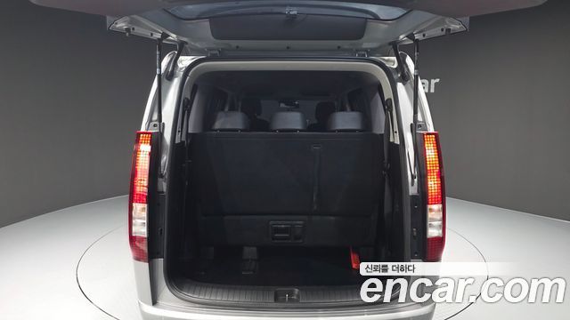 Hyundai Staria 2025 — photo 31