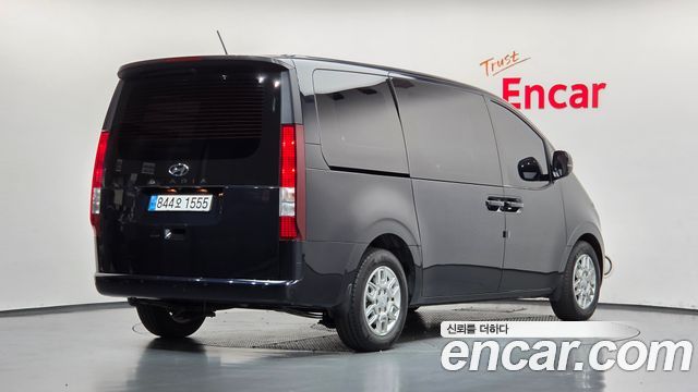 Hyundai Staria 2024 — photo 2