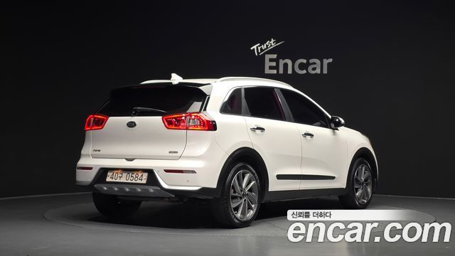 Kia Niro 2017 — photo 2