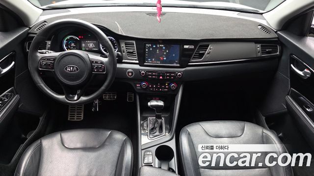 Kia Niro 2017 — photo 10