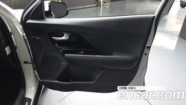Kia Niro 2017 — photo 14