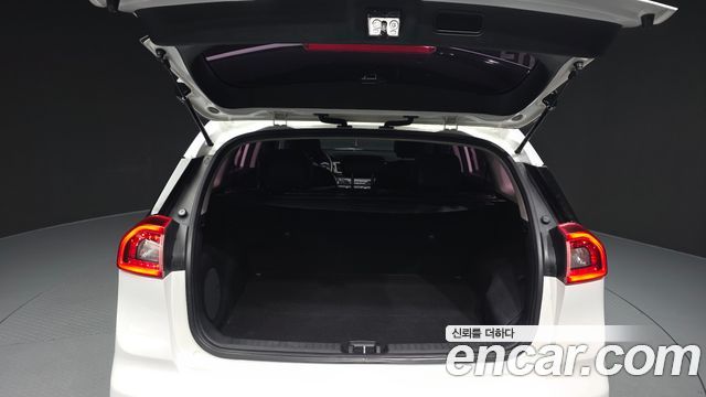 Kia Niro 2017 — photo 31