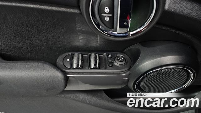 Mini Cooper 2021 — photo 24