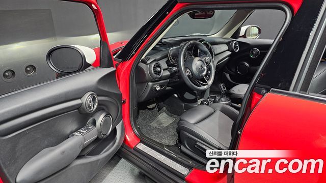 Mini Cooper 2021 — photo 16