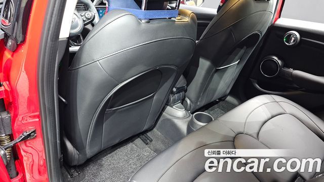 Mini Cooper 2021 — photo 31