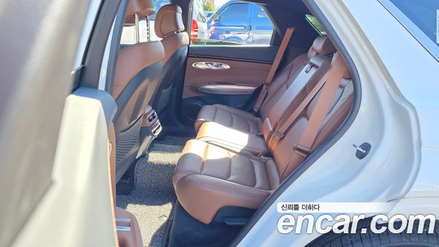 Genesis GV70 2023 — photo 17