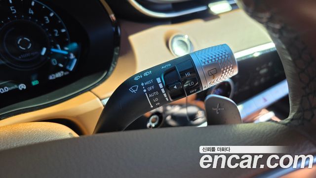 Genesis GV70 2023 — photo 29