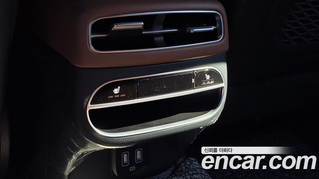 Genesis GV70 2023 — photo 31
