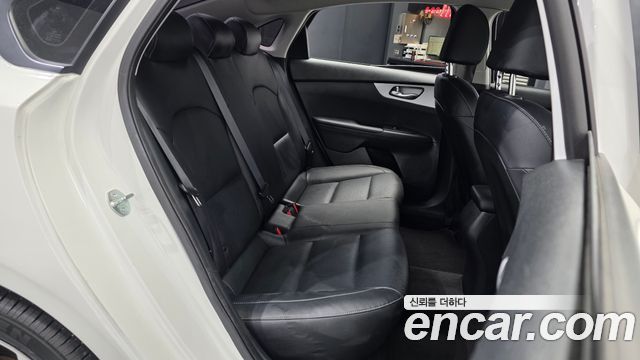 Kia K3 2023 — photo 12