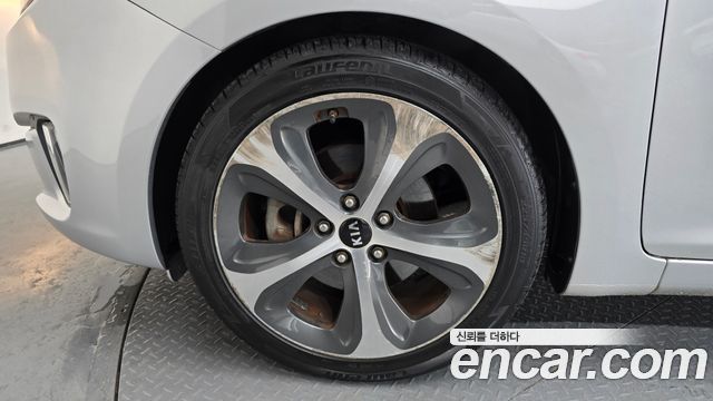 Kia Carens 2015 — photo 5