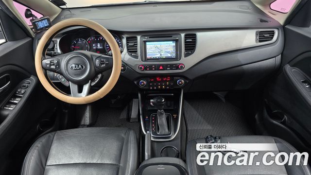 Kia Carens 2015 — photo 10