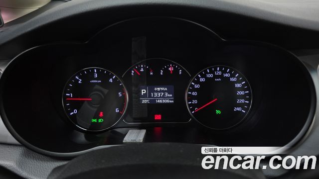 Kia Carens 2015 — photo 11