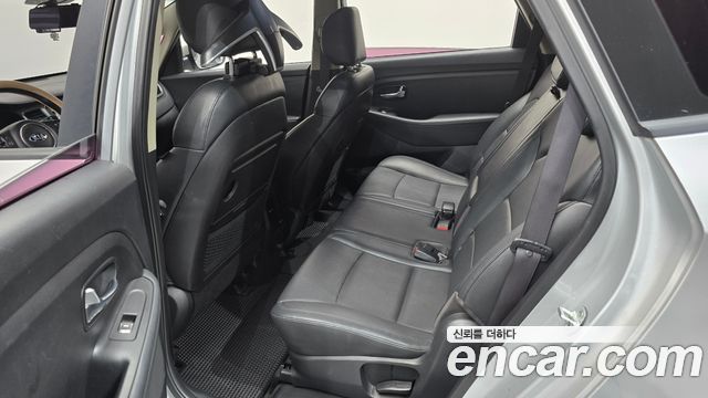 Kia Carens 2015 — photo 17