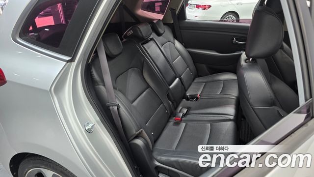 Kia Carens 2015 — photo 18