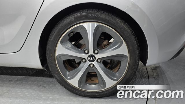 Kia Carens 2015 — photo 7