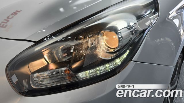 Kia Carens 2015 — photo 8