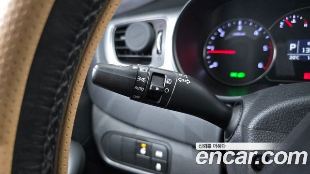 Kia Carens 2015 — photo 32
