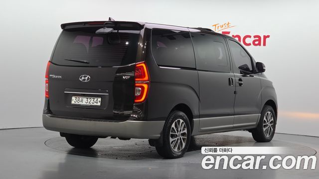 Hyundai Starex 2019 — photo 2