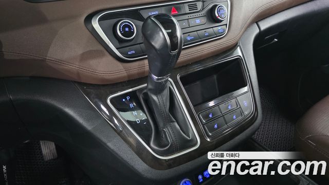 Hyundai Starex 2019 — photo 12