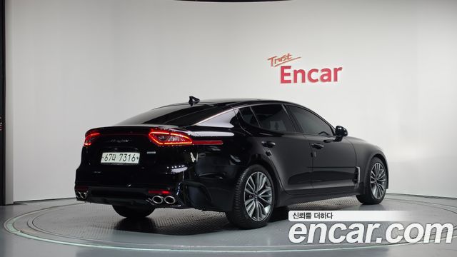 Kia Stinger 2018 — photo 2