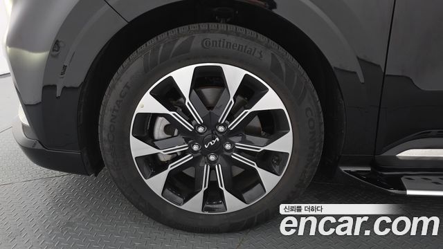 Kia Canival 2023 — photo 5