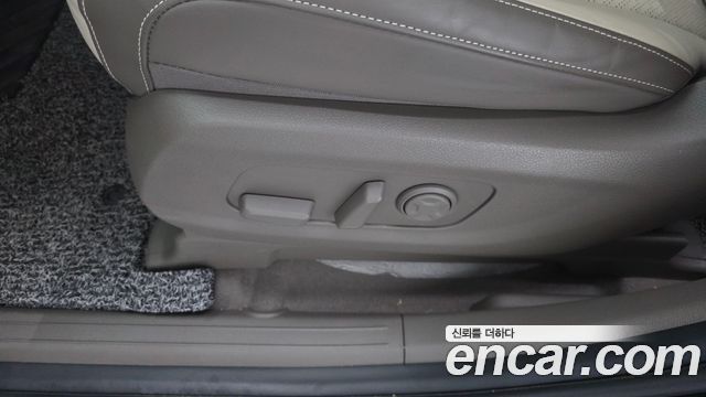 Kia Canival 2023 — photo 35