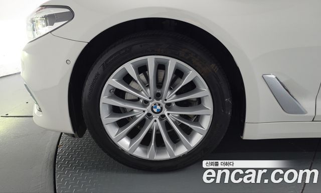 BMW 5-Series 2019 — photo 5