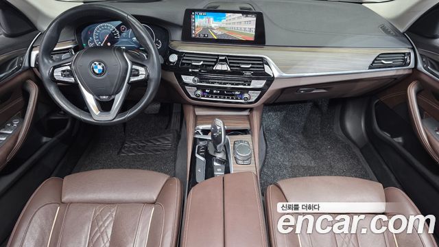 BMW 5-Series 2019 — photo 10