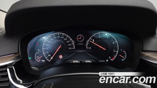 BMW 5-Series 2019 — photo 11