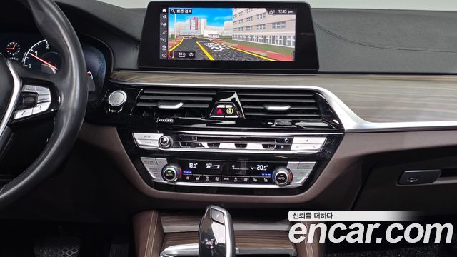 BMW 5-Series 2019 — photo 20