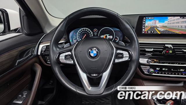 BMW 5-Series 2019 — photo 21