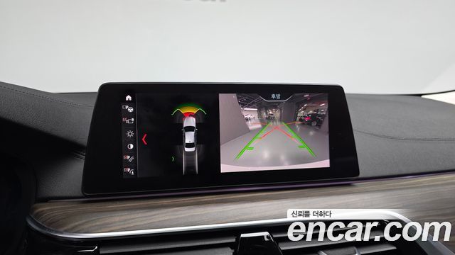 BMW 5-Series 2019 — photo 22