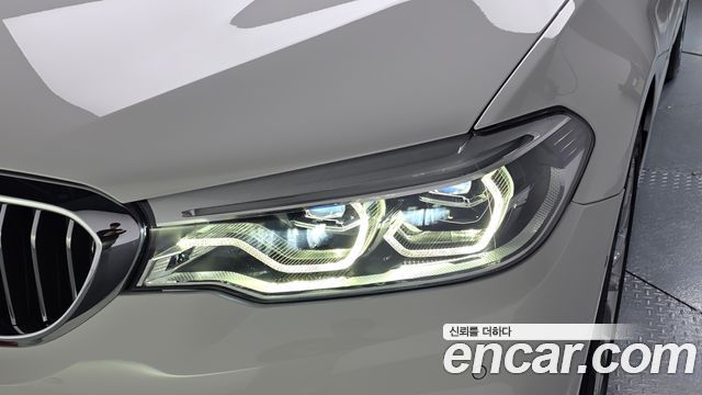 BMW 5-Series 2019 — photo 8