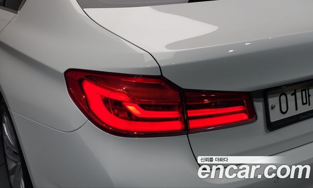 BMW 5-Series 2019 — photo 9
