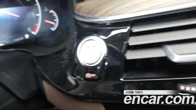 BMW 5-Series 2019 — photo 28