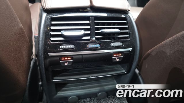 BMW 5-Series 2019 — photo 30