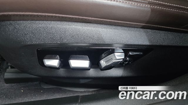 BMW 5-Series 2019 — photo 31